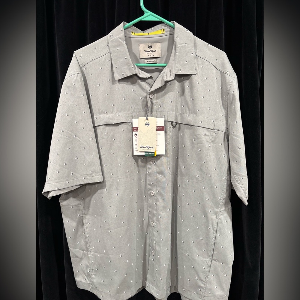 NWT Mens Wind River Button Up